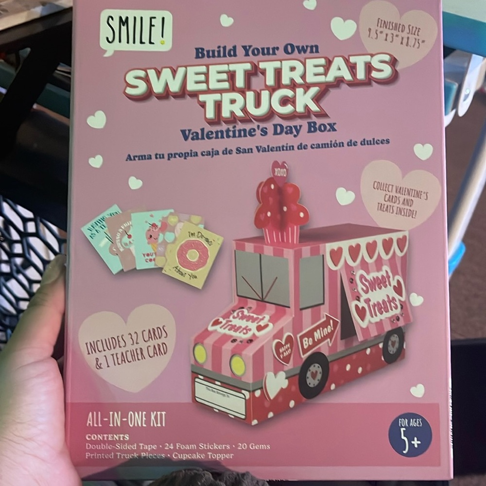 nwot bday truck card box